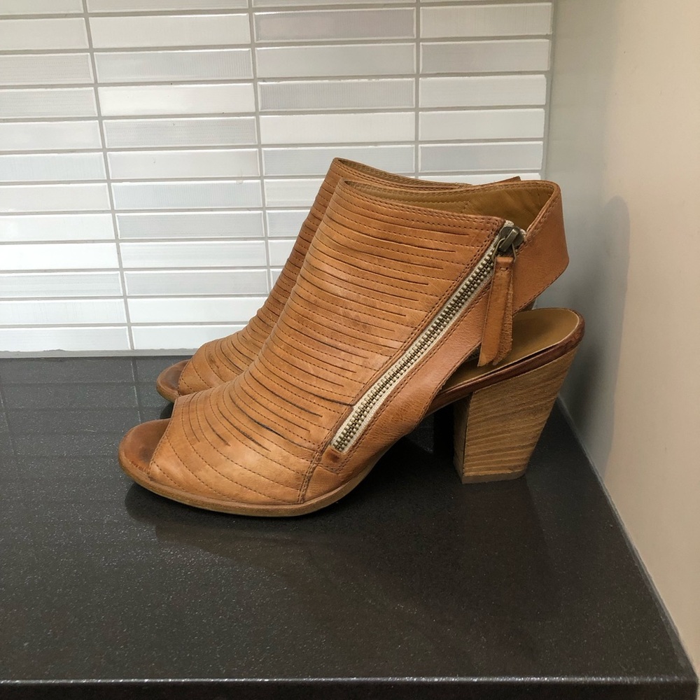 Paul Green Cayanne peep toe women’s leather ankle booties